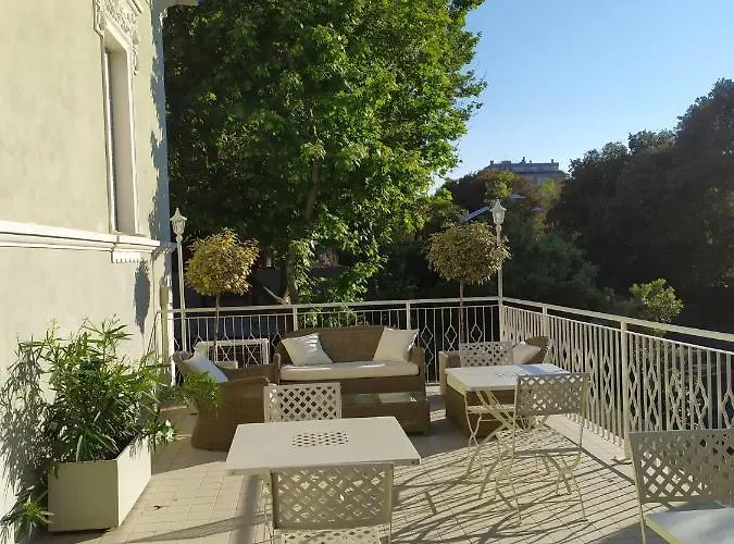 44 Bed & Breakfast 4*