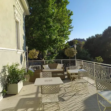 44 Bed & Breakfast 4*